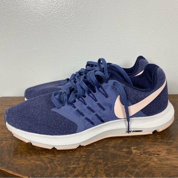 Nike run swift trainers - Picture 2 of 9